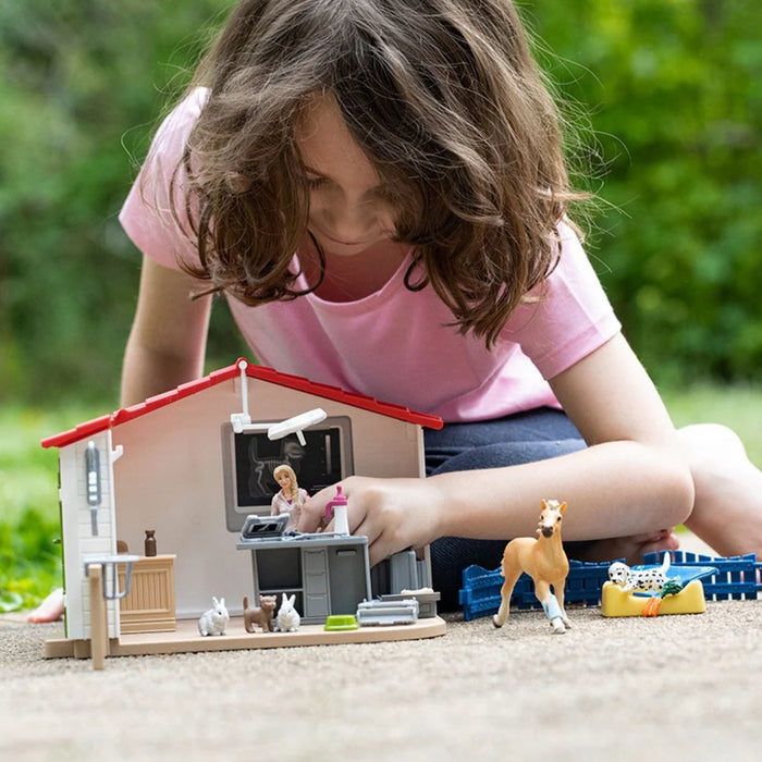Schleich Horse Club Veterinarian with Pets
