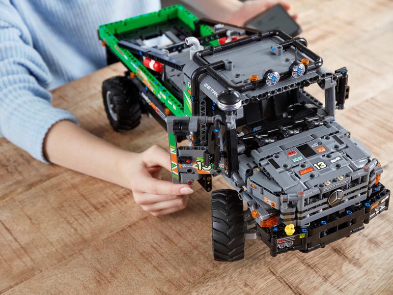 Lego Technic 4x4 Mercedes-Benz Zetros Trial Truck
